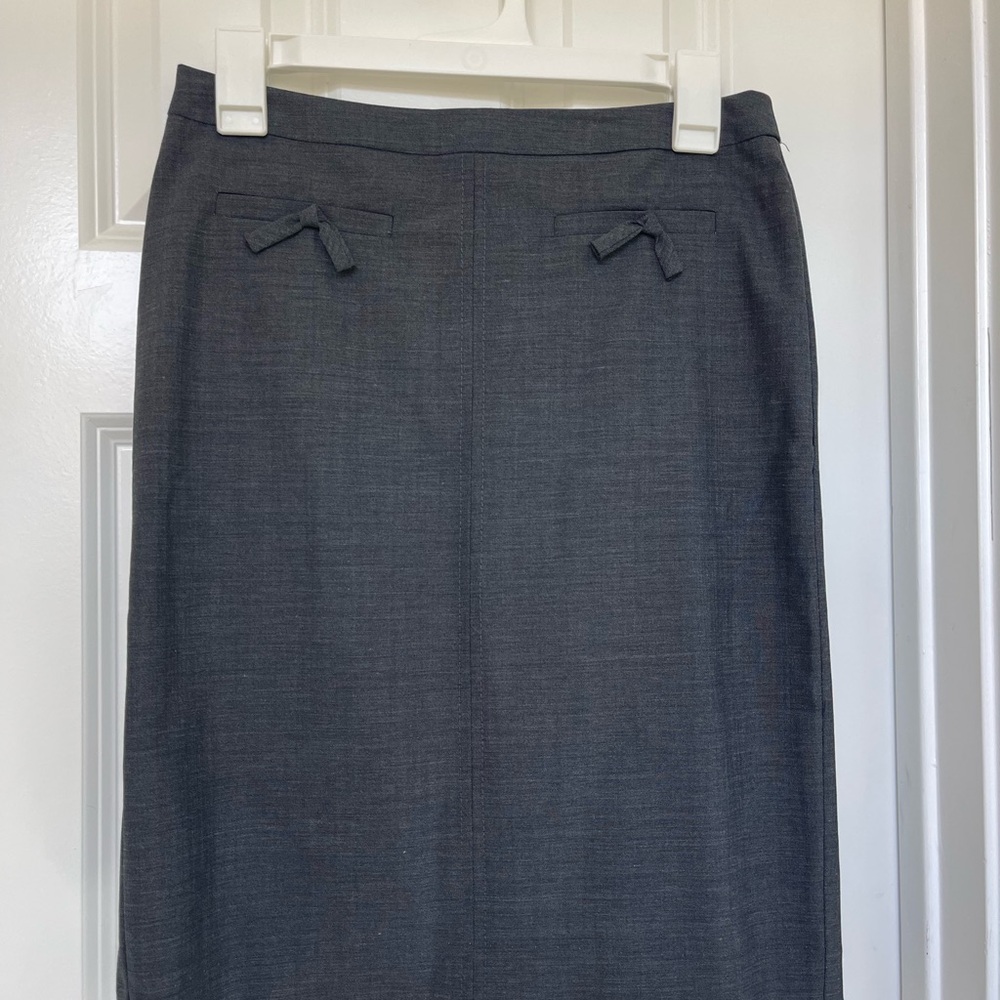 Trina Turk Elegant Gray Skirt with Bow Accents